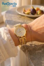 Relojes Q&Q Esqueleto en Pareja Dorado | Elegancia, Estilo y Conexión - Image 2
