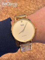 Relojes Q&Q Esqueleto en Pareja Dorado | Elegancia, Estilo y Conexión - Image 3